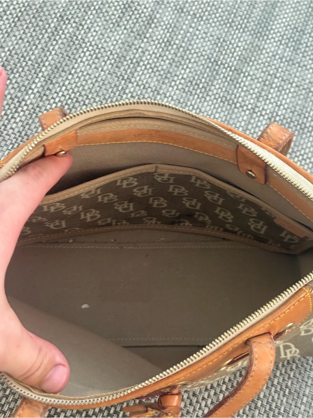 Vintage Dooney and Bourke USED tote bag - Picture 9 of 16